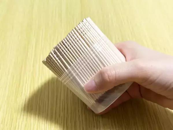 5秒で完成！　爪楊枝が倒れても散らばらない方法に「絶対にやる」