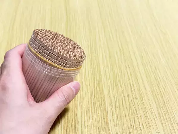 5秒で完成！　爪楊枝が倒れても散らばらない方法に「絶対にやる」