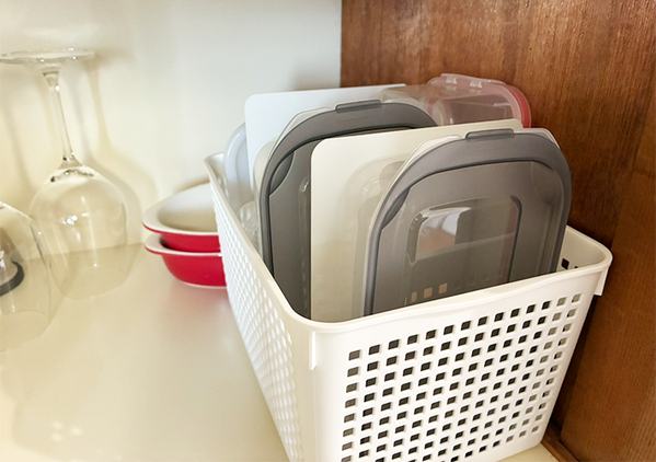 保存容器のかさばる悩みが解決！　試して感動した『ブックエンド』活用の収納テクがこちら