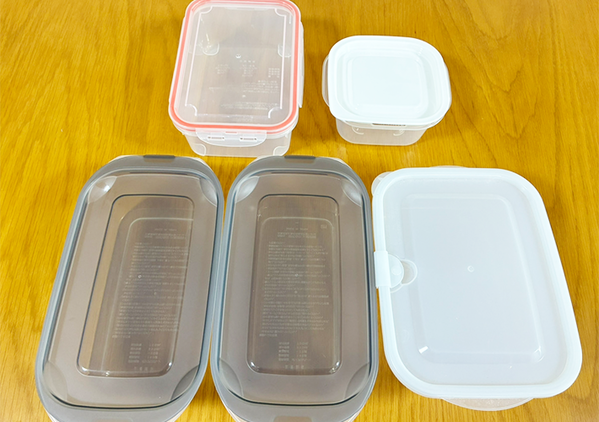 保存容器のかさばる悩みが解決！　試して感動した『ブックエンド』活用の収納テクがこちら