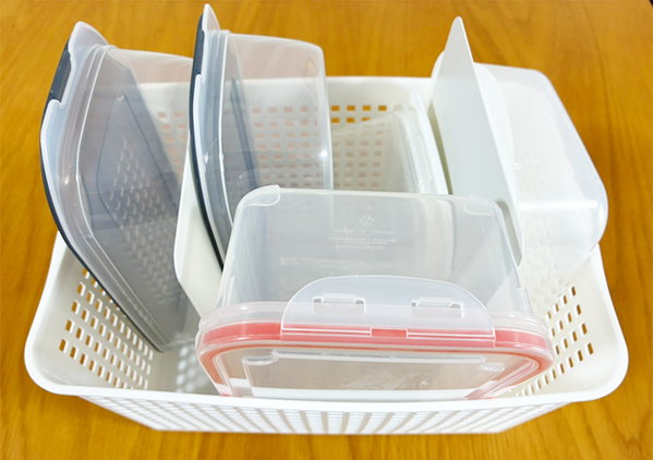 保存容器のかさばる悩みが解決！　試して感動した『ブックエンド』活用の収納テクがこちら