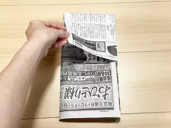 避難時や避難所生活で靴がない時に　新聞紙で作る即席スリッパ　「覚えておきたい」