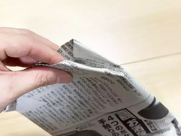 避難時や避難所生活で靴がない時に　新聞紙で作る即席スリッパ　「覚えておきたい」