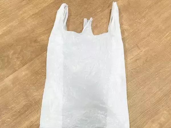 ビニール袋を『紐』に　雑誌や本を捨てる時に便利な代用方法に挑戦