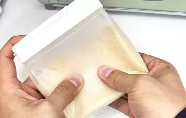 ダイソーの『調味料ストッカー』　砂糖がサラサラになる使い方に「これは買います！」