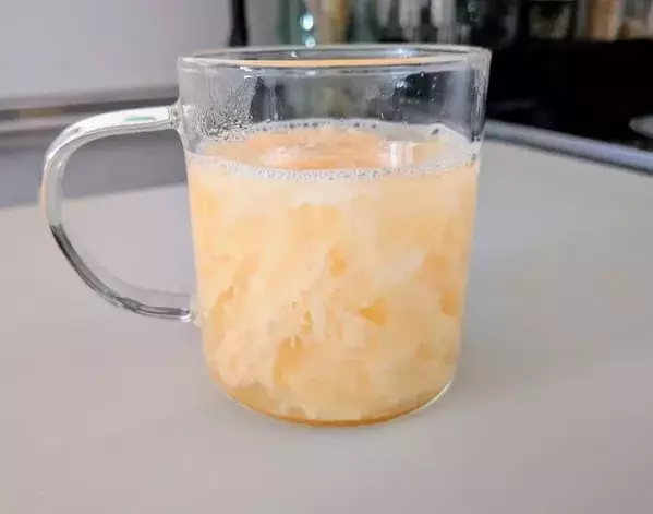 いつもの卵焼きが激変！　フライパンでくるくる巻くだけの『バラ卵』に「お弁当箱の救世主」