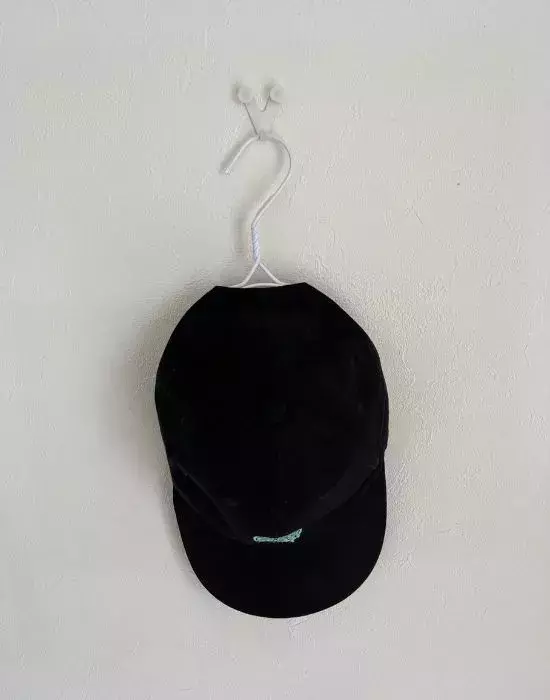 針金ハンガーを『上方向』に曲げると？　意外な活用術に「もっと早く知りたかった」