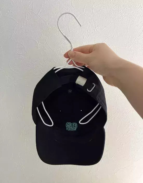 針金ハンガーを『上方向』に曲げると？　意外な活用術に「もっと早く知りたかった」