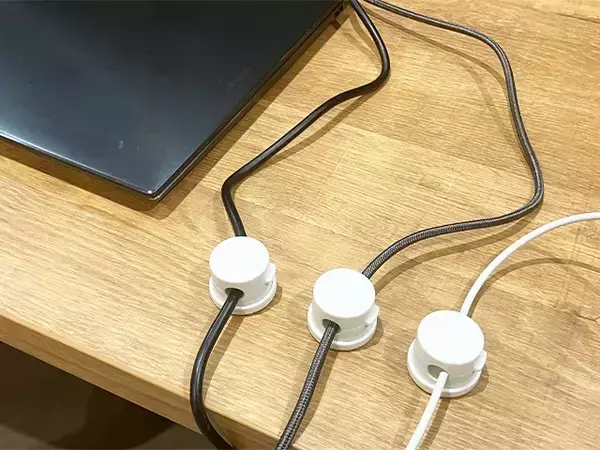 スリコ“360度回転”アイテムを使ってみた　コードの整理にぴったりなワケは…