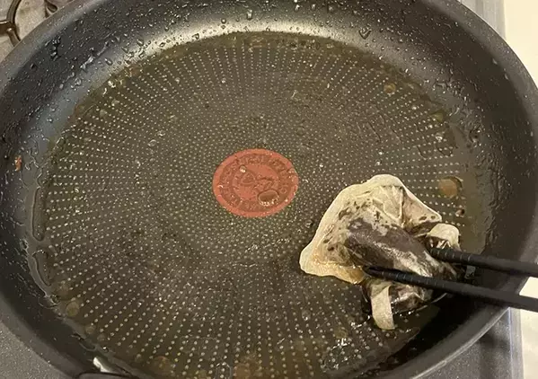 麦茶パックの出がらし、捨てないで！　思わぬ活用法に「ちょっと感動」「洗い物がラクになった