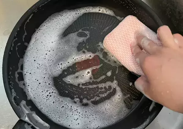 麦茶パックの出がらし、捨てないで！　思わぬ活用法に「ちょっと感動」「洗い物がラクになった