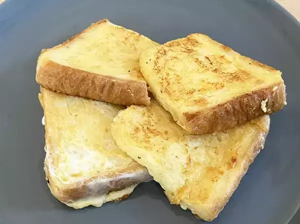 牛乳で作るより好きかも！　フレンチトーストの思わぬ材料に「砂糖なしでもここまで甘い！」