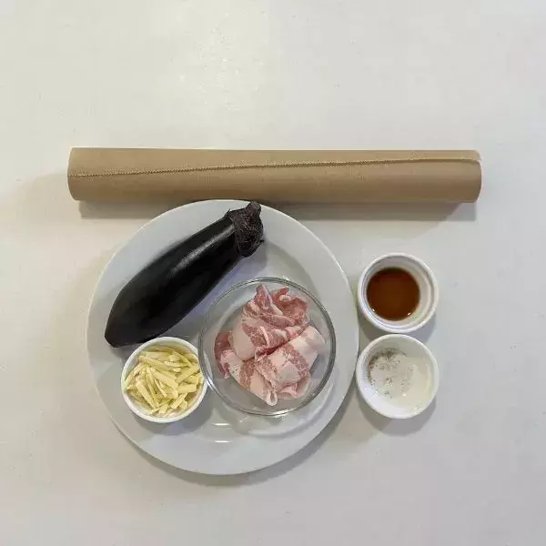 豚肉を挟んだナスにチーズをのせて…　完成したモノに「子供が爆食い」「今晩コレ」