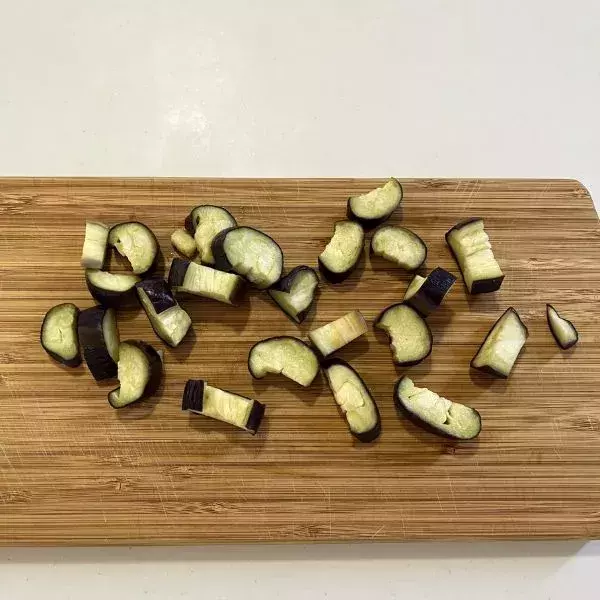 豚肉を挟んだナスにチーズをのせて…　完成したモノに「子供が爆食い」「今晩コレ」