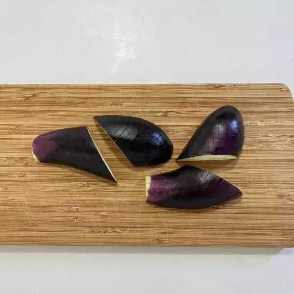 豚肉を挟んだナスにチーズをのせて…　完成したモノに「子供が爆食い」「今晩コレ」