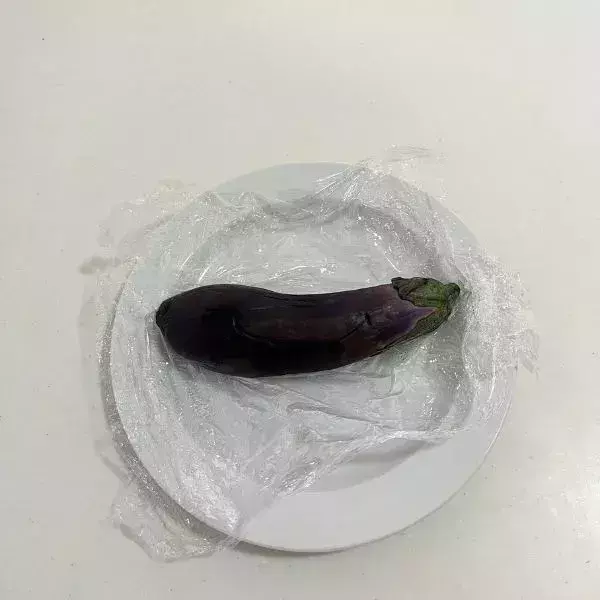 豚肉を挟んだナスにチーズをのせて…　完成したモノに「子供が爆食い」「今晩コレ」