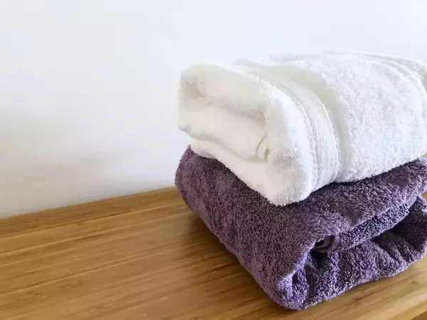 ピンチハンガーに『ジグザグ』に留めると？　バスタオルを素早く乾かす裏技【干し方術4選】