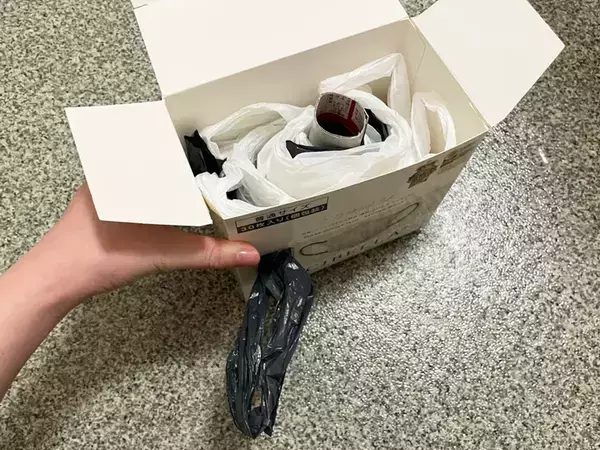 マスクの空き箱が『ビニール袋』のホルダーに！　ティッシュのように引き出して使える収納術