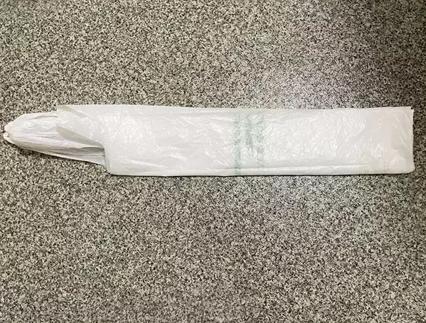 マスクの空き箱が『ビニール袋』のホルダーに！　ティッシュのように引き出して使える収納術