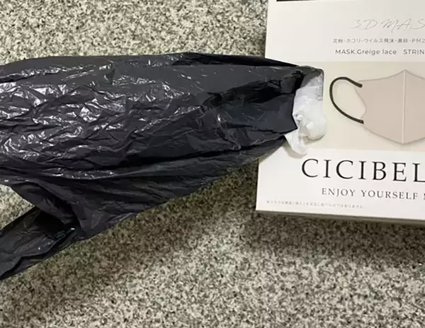 マスクの空き箱が『ビニール袋』のホルダーに！　ティッシュのように引き出して使える収納術