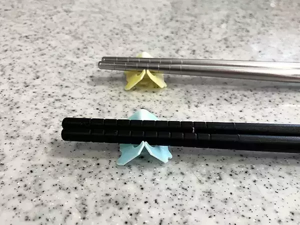 パンの留め具、捨てないで！　箸置きに変えて食卓＆キッチンで活躍させる方法