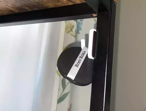 100均のマグネットフックでパフ置き場を作ってみると？　1か月試した結果