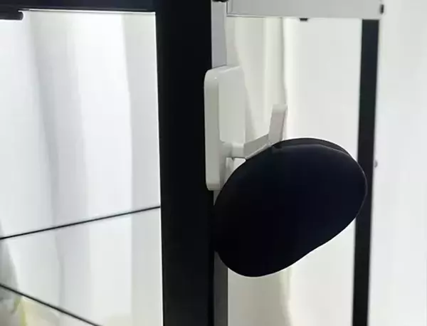 100均のマグネットフックでパフ置き場を作ってみると？　1か月試した結果