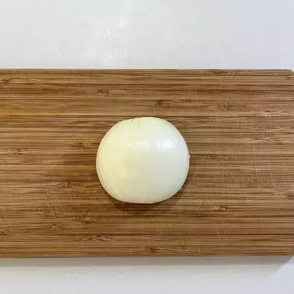 つまようじを刺してから『タマネギ』を切ると？　画期的な裏技に「この発想はなかった」