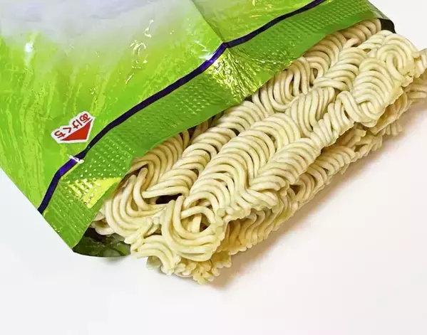 お湯が沸かせない時に試して！　インスタント麺の思わぬ食べ方に「え、まさか」「天才だわ」【防災の知恵4選】