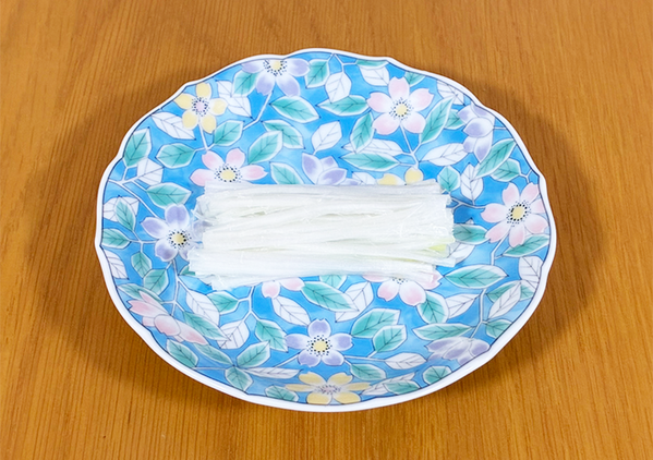 白髪ねぎが『1分』で作れる！　包丁で千切りしない時短技に「もう戻れない」