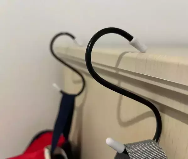 『バッグは床置きしません』　簡単な浮かせる収納術に「目からウロコ」「コレは便利」