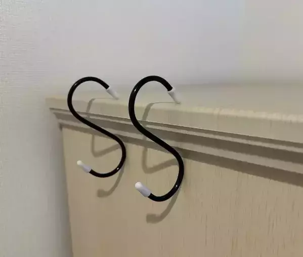 『バッグは床置きしません』　簡単な浮かせる収納術に「目からウロコ」「コレは便利」