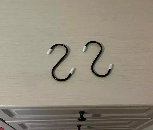 『バッグは床置きしません』　簡単な浮かせる収納術に「目からウロコ」「コレは便利」