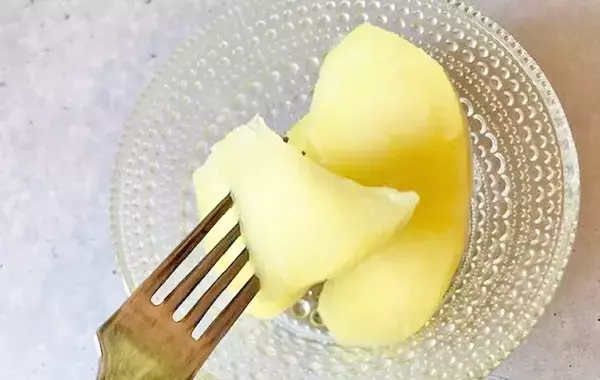 味が落ちたリンゴ、まだ捨てないで！　鍋に1本入れるだけで…「本格的な味」