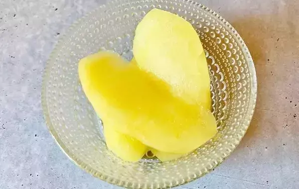 味が落ちたリンゴ、まだ捨てないで！　鍋に1本入れるだけで…「本格的な味」