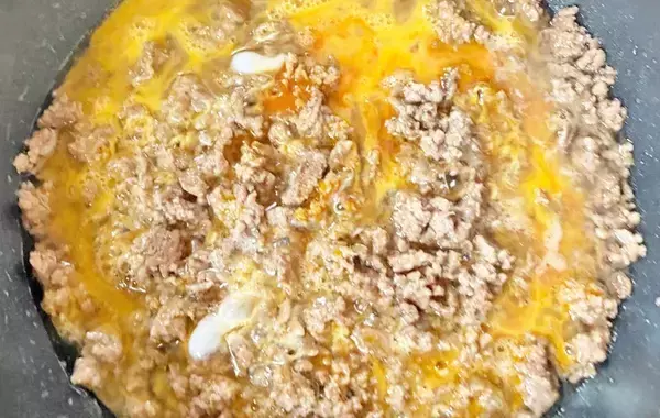 今度からそぼろ丼はコレ！　まったく新しい作り方に「子供が大喜び」「トロトロでうまい」