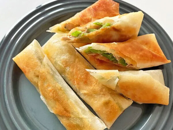 ツナやチーズと一緒に春巻きの皮で巻くと…？　ピーマン嫌いの息子も「食べられる」と絶賛レシピ