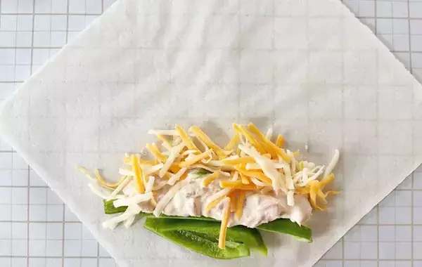 ツナやチーズと一緒に春巻きの皮で巻くと…？　ピーマン嫌いの息子も「食べられる」と絶賛レシピ