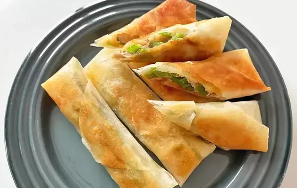 ツナやチーズと一緒に春巻きの皮で巻くと…？　ピーマン嫌いの息子も「食べられる」と絶賛レシピ