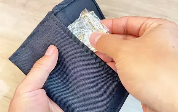 ラップがアクセサリーケースに！　旅行前に知っておきたい「持ち運びワザ」