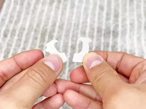 食パンの留め具、余った時には？　フルーツの皮むきに使う方法に「包丁いらず」「簡単にできた」