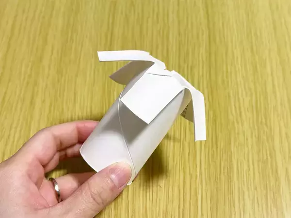 トイレットペーパーの芯の意外な活用法　片側をカットして排水口に入れると？　「ストックしておく」