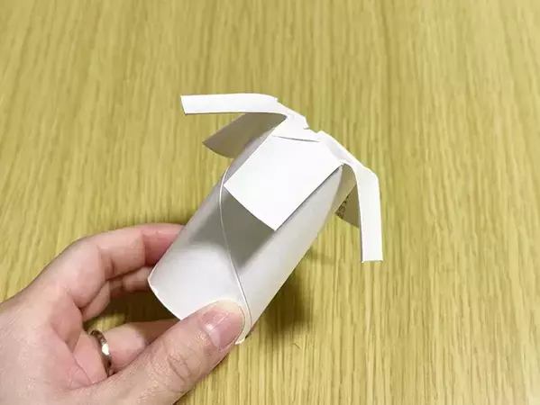 トイレットペーパーの芯の意外な活用法　片側をカットして排水口に入れると？　「ストックしておく」