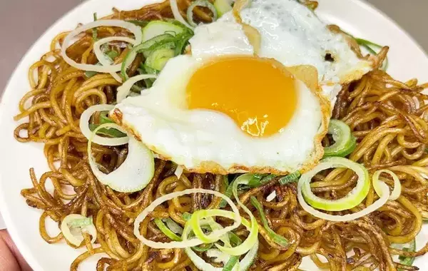 普通に作るより好きかも…　袋麺の思わぬ焼き方に「こんなに違う味になるのか！」