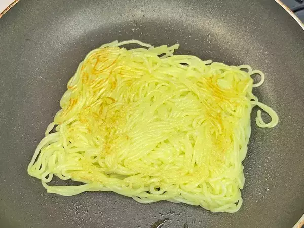 普通に作るより好きかも…　袋麺の思わぬ焼き方に「こんなに違う味になるのか！」