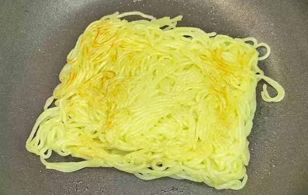 普通に作るより好きかも…　袋麺の思わぬ焼き方に「こんなに違う味になるのか！」