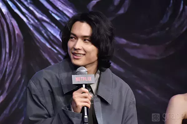 松村北斗、柳楽優弥と毎朝“四股”を踏む　初共演に「嫉妬が止まらない」【コメント全文】