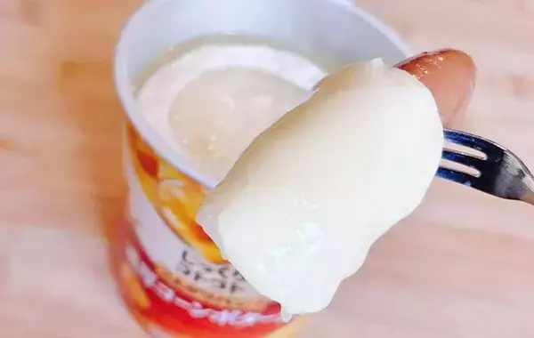 お湯を注いで待つだけ！　鍋を使わない『即席チーズフォンデュ』に「簡単なのに贅沢」