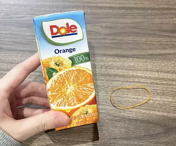 輪ゴムをストローに巻きつけて？　お花見中もストローを落とす心配なしの活用法