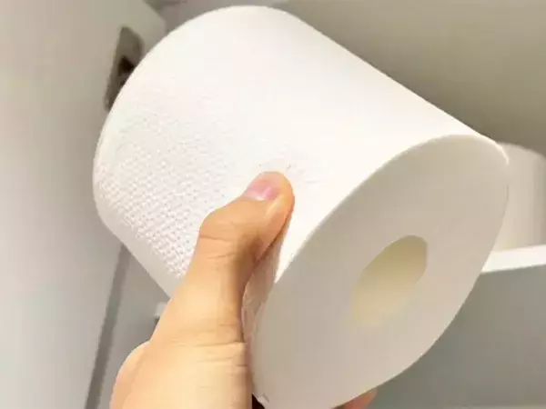 ジッパー袋に入れると…　トイレットペーパーの活用法に「心強い」「簡単すぎた」